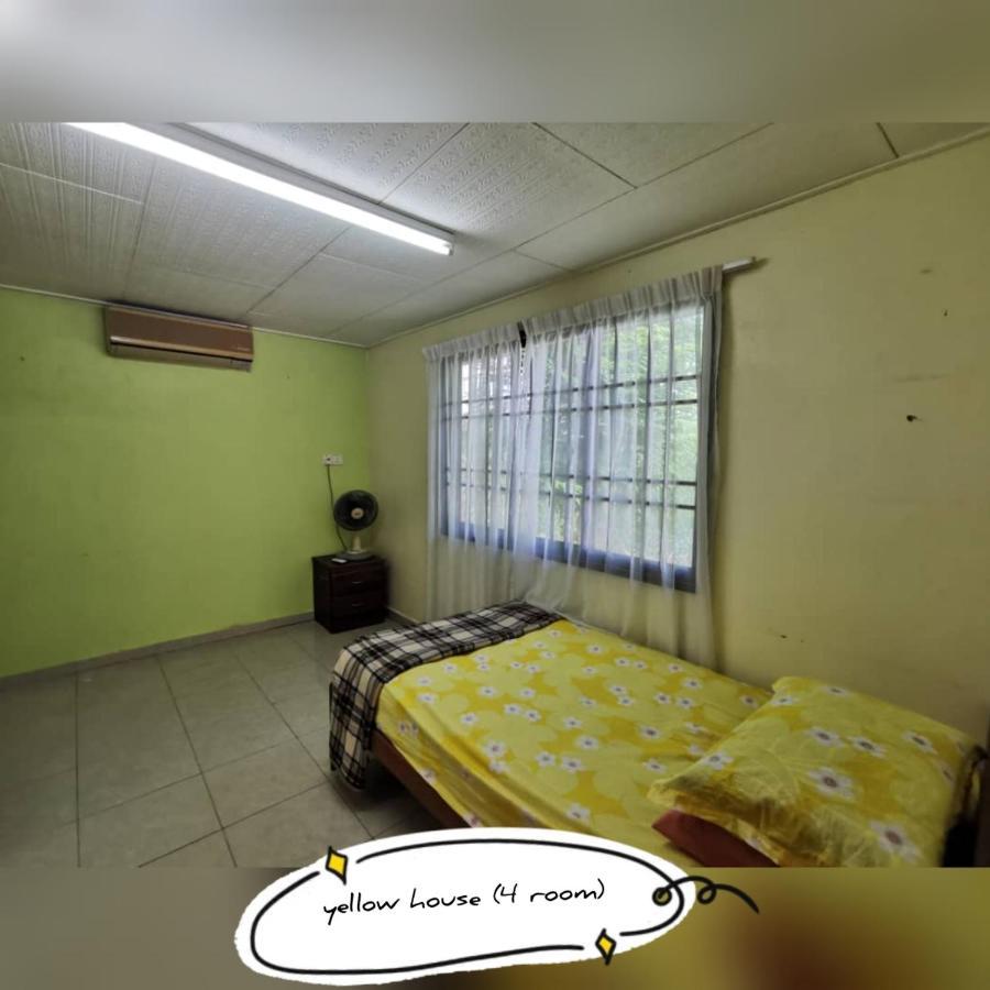 Pandai Dickson Banglow White & Yellow House Apartment Port Dickson Exterior foto